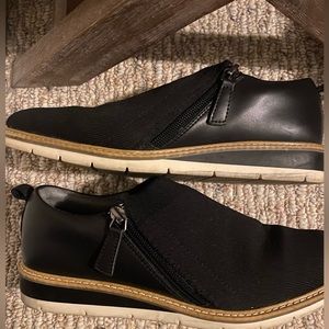 Kelly and Katie Sneaker/Shoe size 9